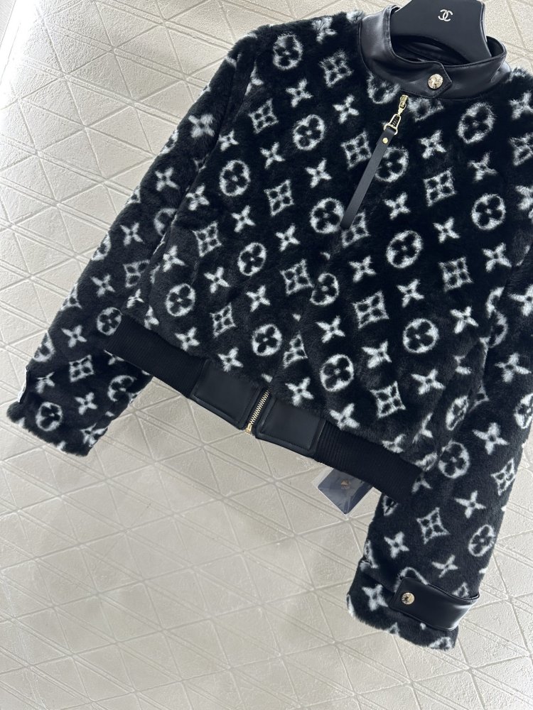 Плюшевая куртка женская фото 5