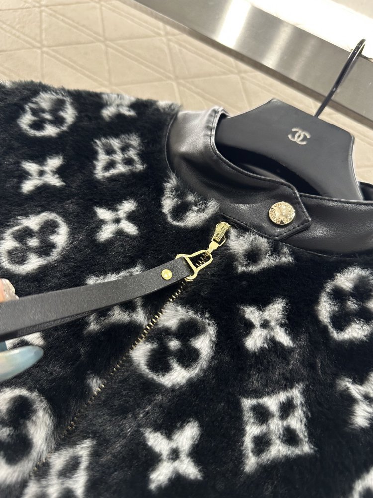 Плюшевая куртка женская фото 7