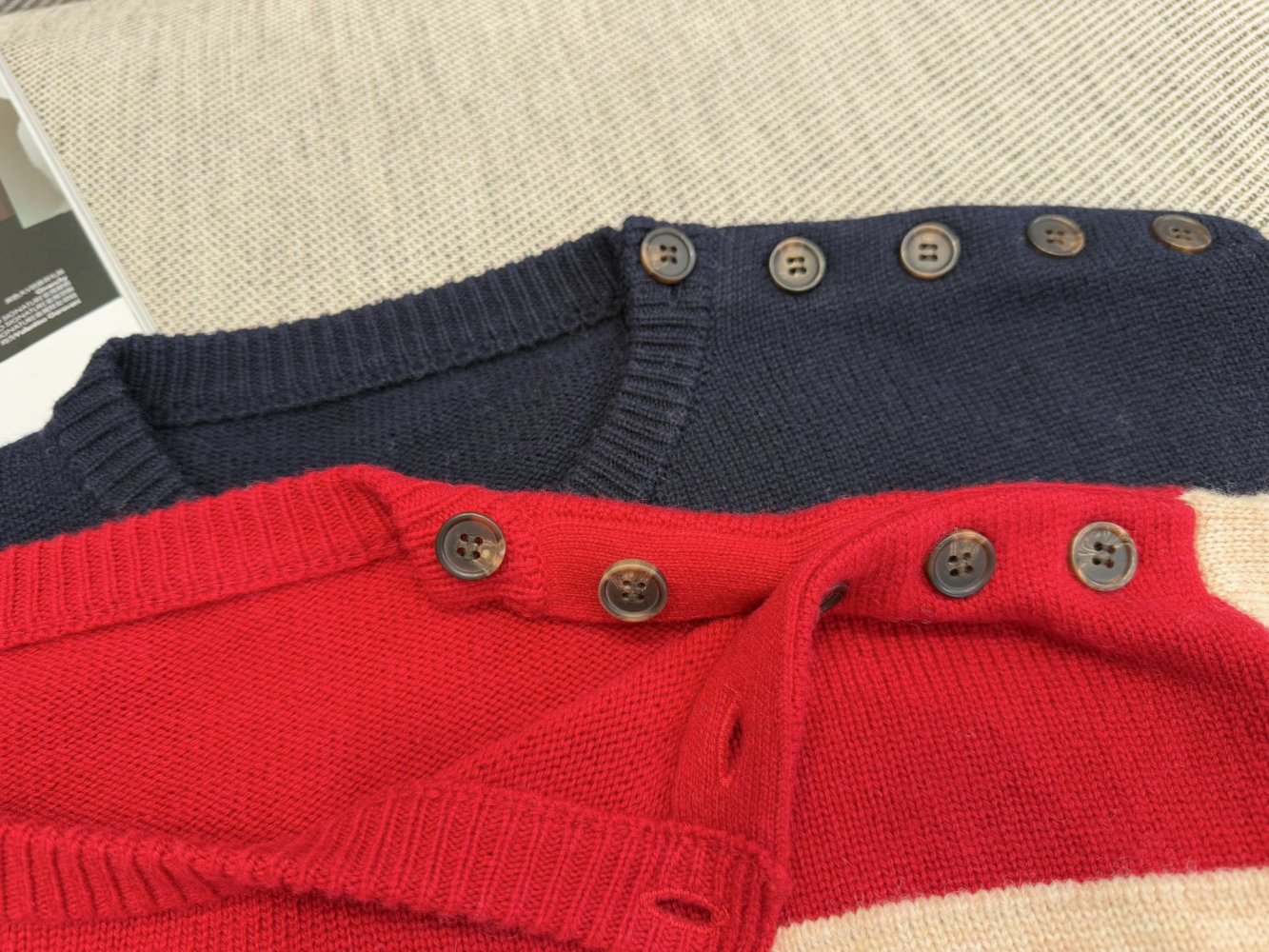 Полосатый свитер с пуговицами фото 5