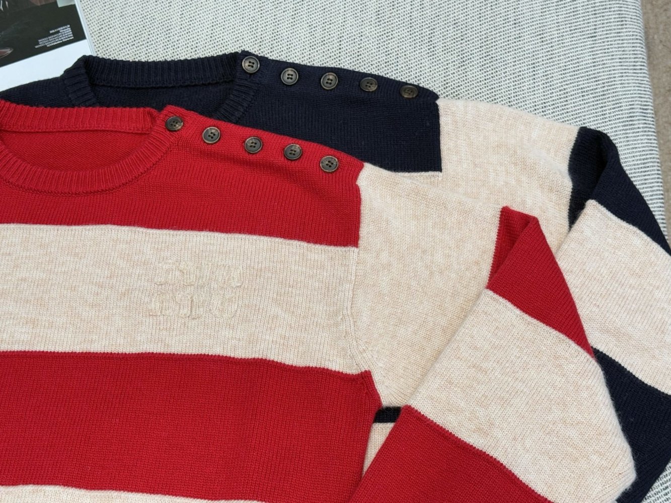 Полосатый свитер с пуговицами фото 6