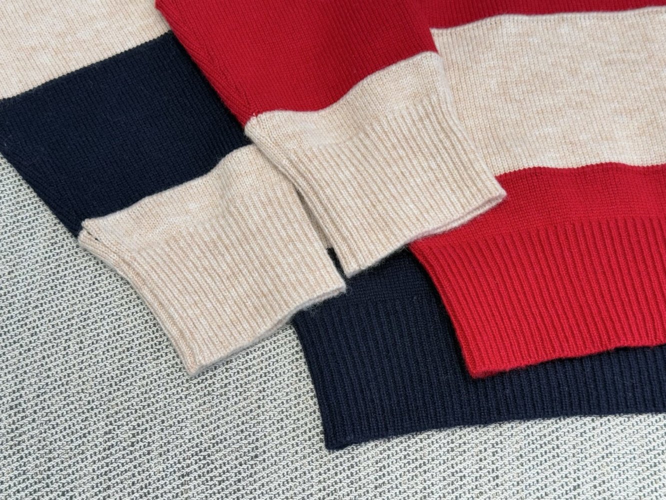 Полосатый свитер с пуговицами фото 7