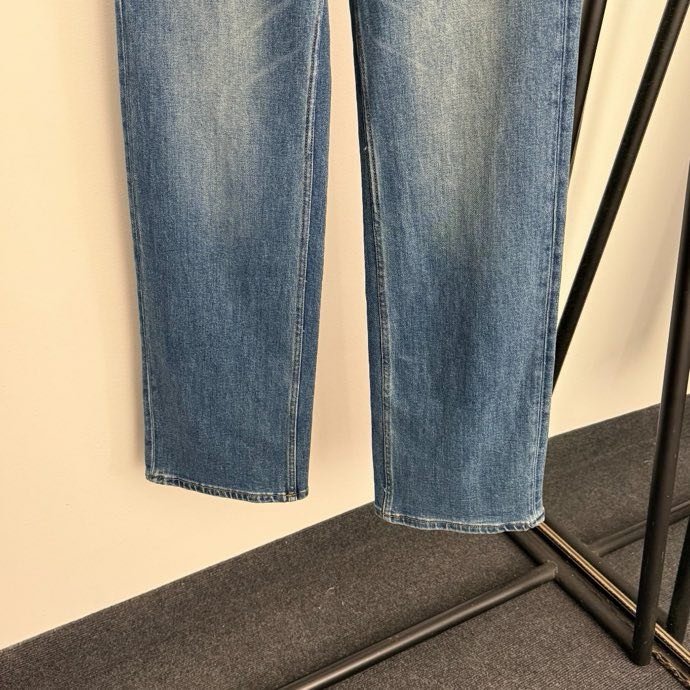 Потертые джинсы в полоску фото 3