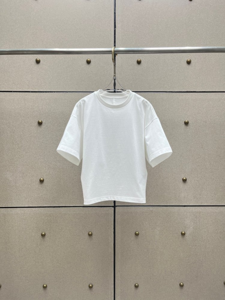 Приталенная T-shirt from broad shoulders