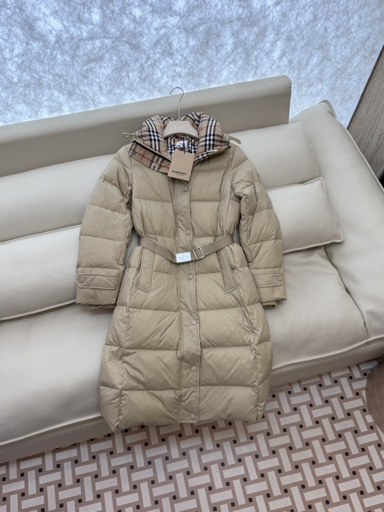 Приталенный пуховик Burberry в клетку с поясом фото 3