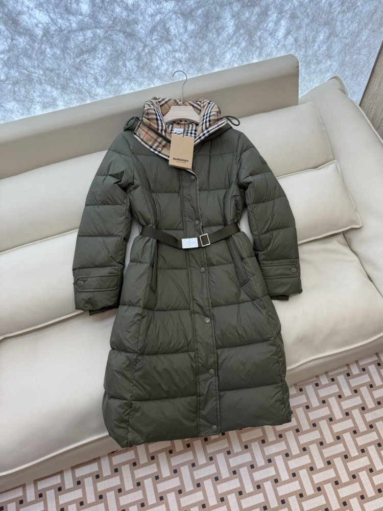 Приталенный пуховик Burberry в клетку с поясом фото 3