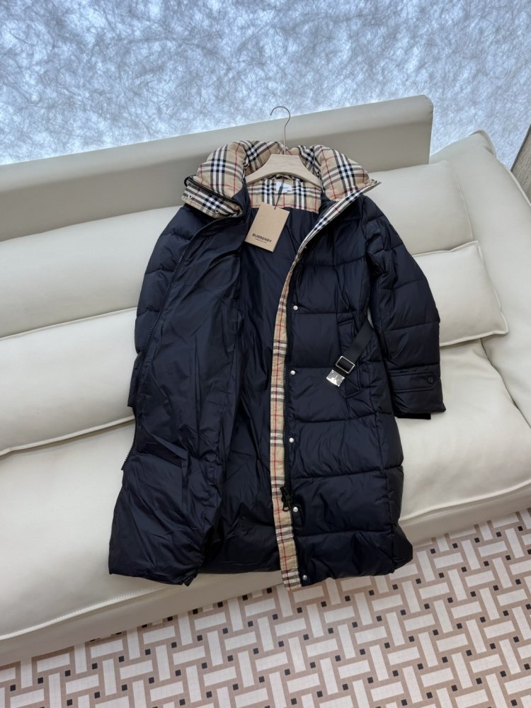 Приталенный пуховик Burberry в клетку с поясом фото 4