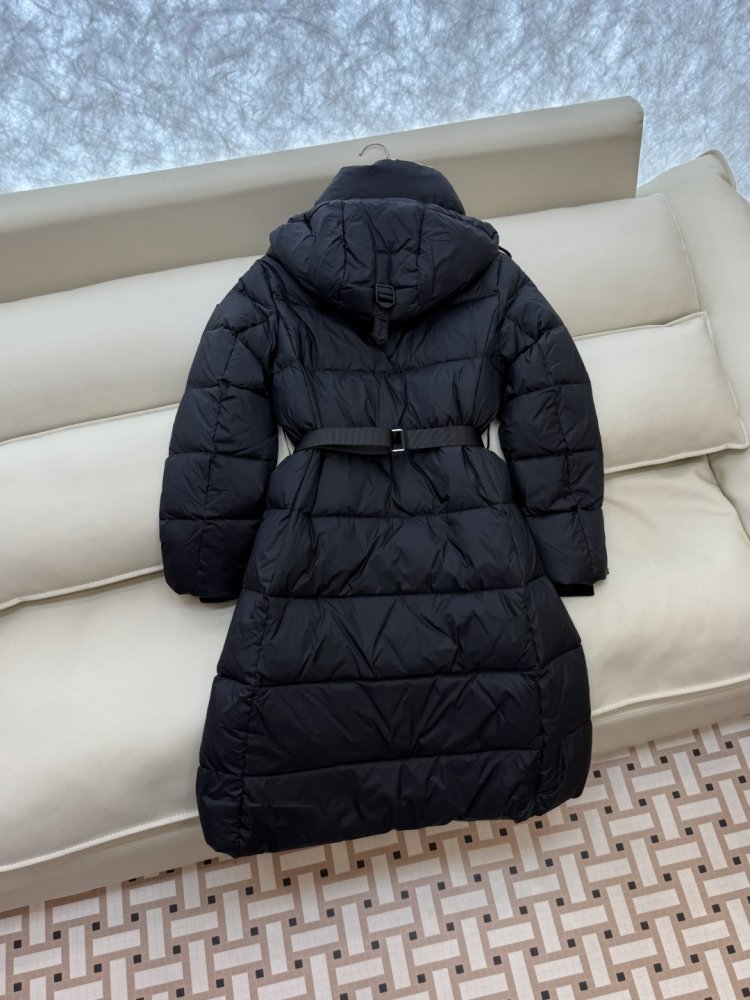 Приталенный пуховик Burberry в клетку с поясом фото 5