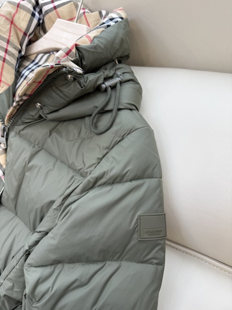 Приталенный пуховик Burberry в клетку с поясом фото 6