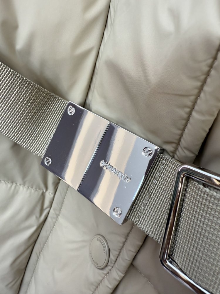 Приталенный пуховик Burberry в клетку с поясом фото 7