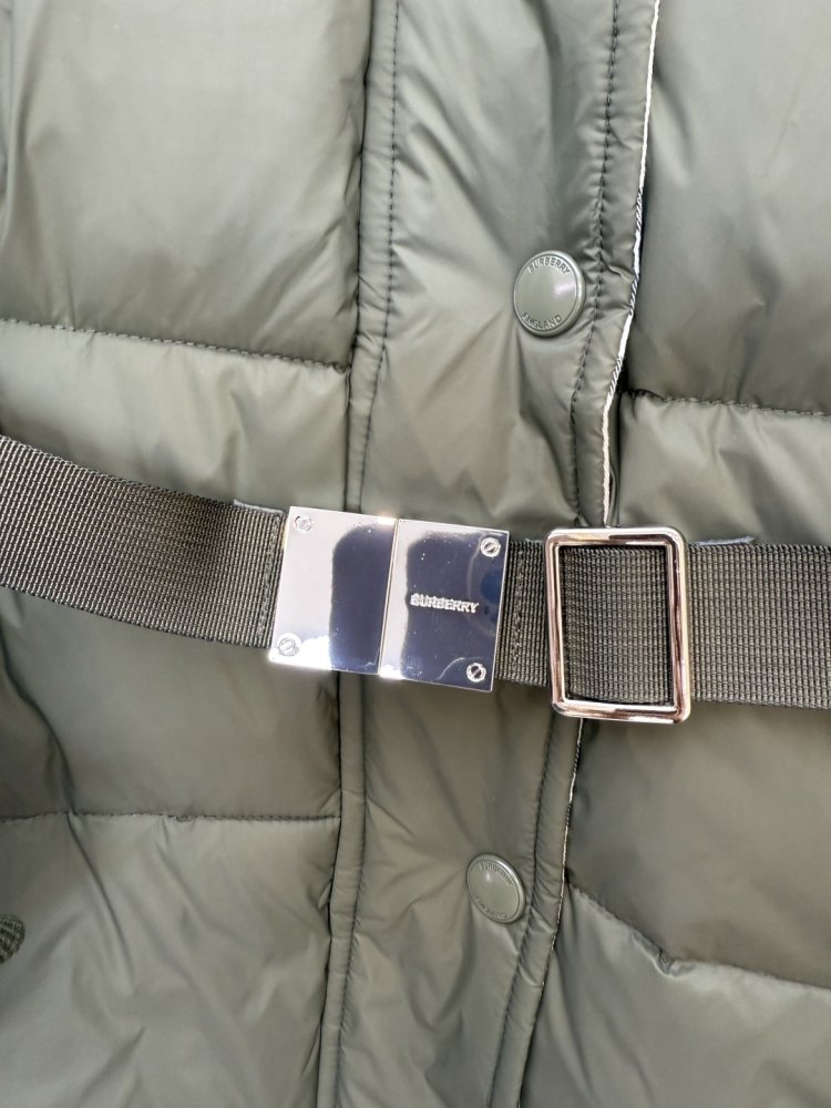 Приталенный пуховик Burberry в клетку с поясом фото 7