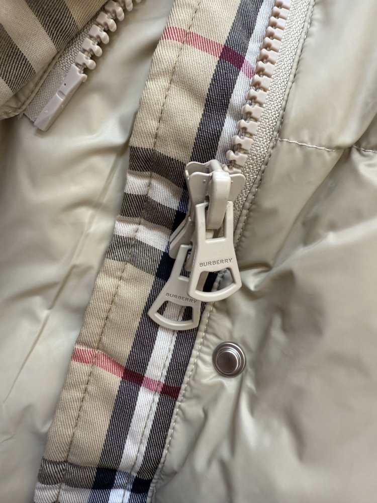 Приталенный пуховик Burberry в клетку с поясом фото 8