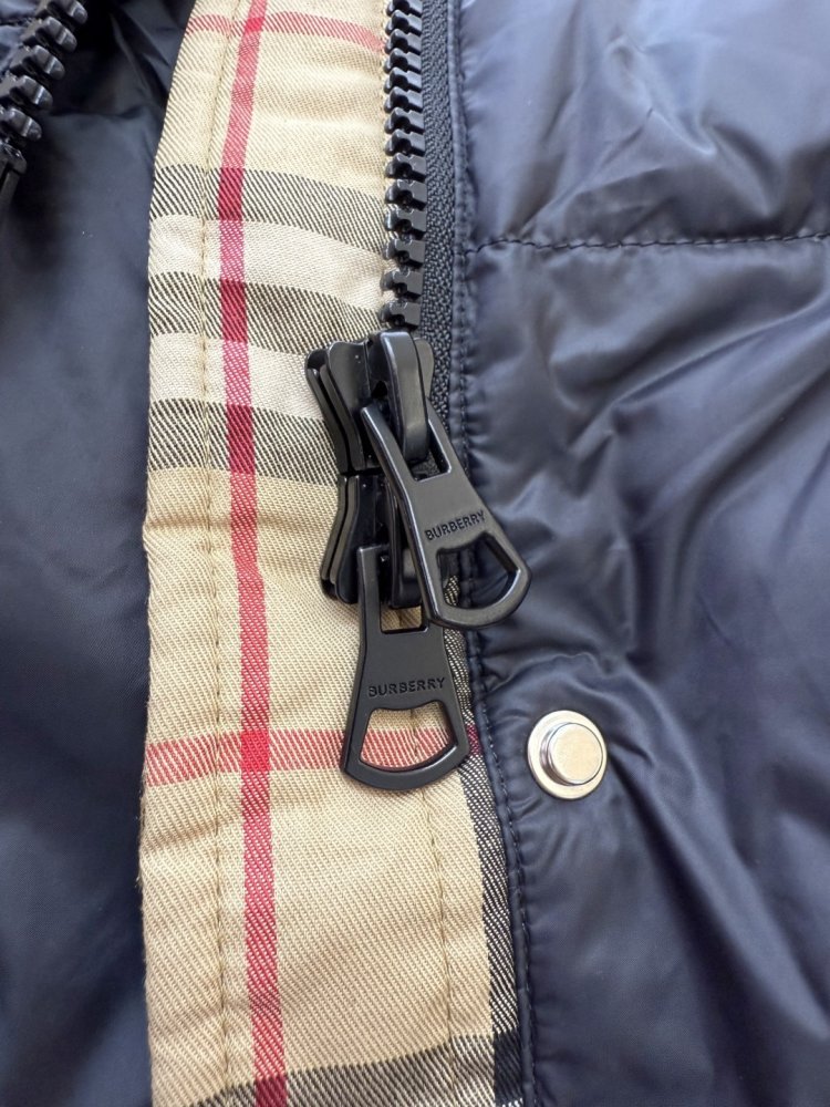 Приталенный пуховик Burberry в клетку с поясом фото 8