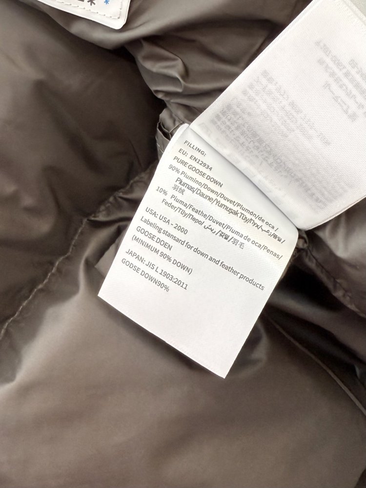 Приталенный пуховик средней длины на молнии фото 10