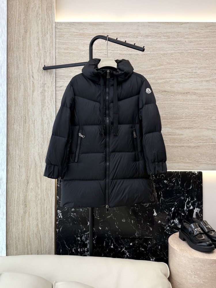 Приталенный пуховик средней длины на молнии