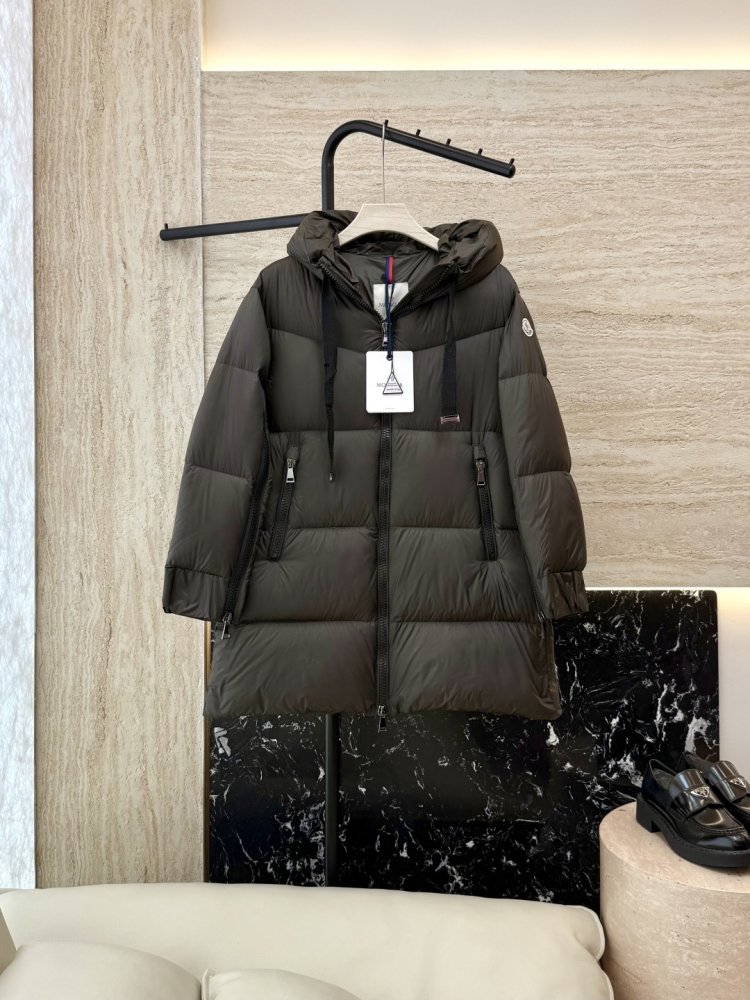 Приталенный пуховик средней длины на молнии