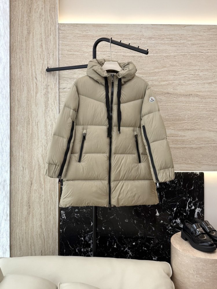 Приталенный пуховик средней длины на молнии
