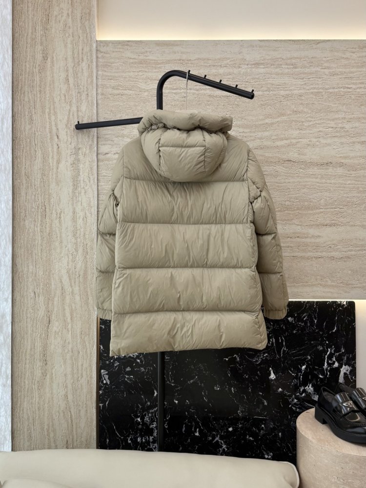 Приталений пуховик середньої довжини на блискавки фото 2