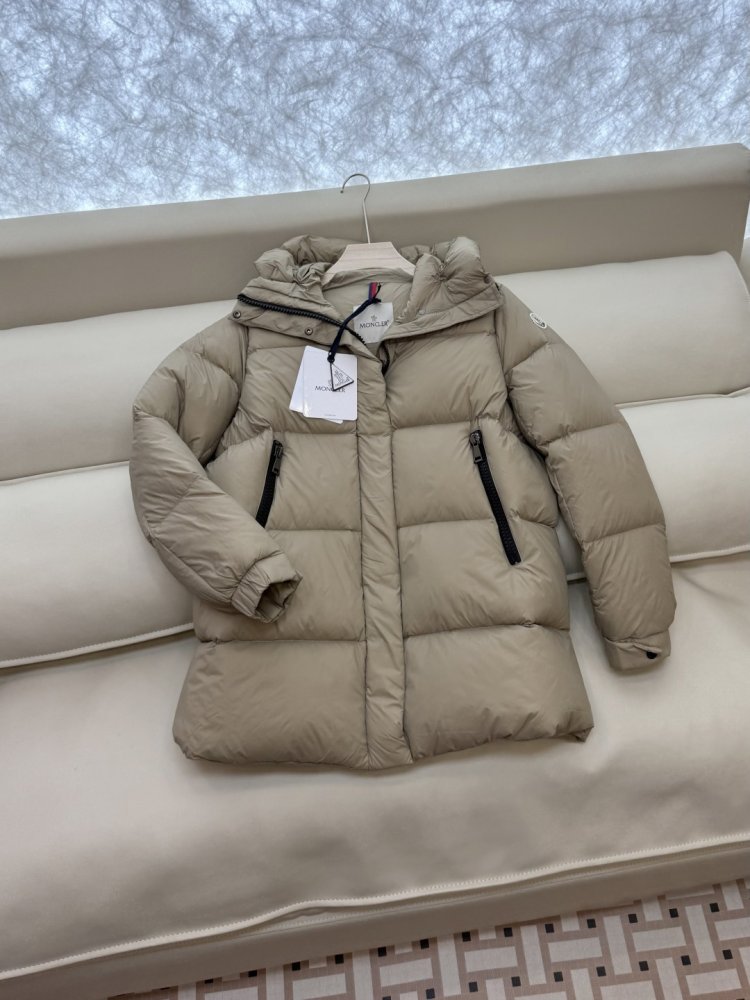 Приталений пуховик середньої довжини на блискавки фото 3