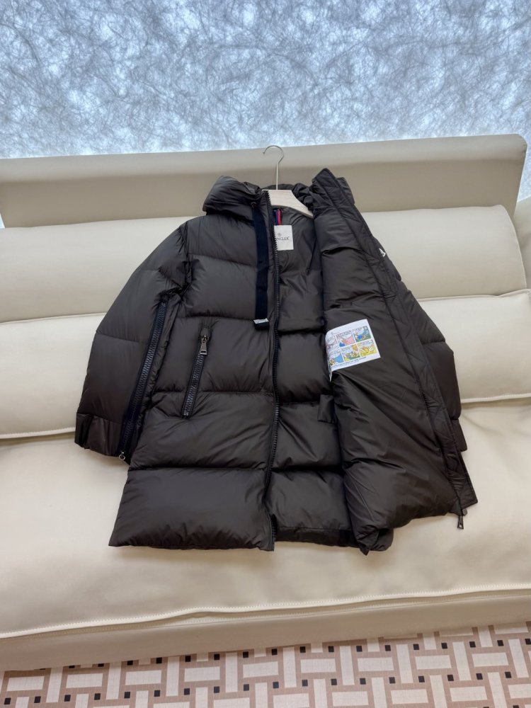 Приталенный пуховик средней длины на молнии фото 4