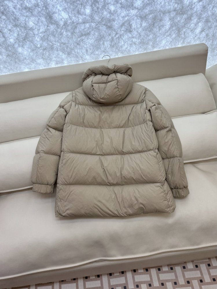 Приталений пуховик середньої довжини на блискавки фото 4