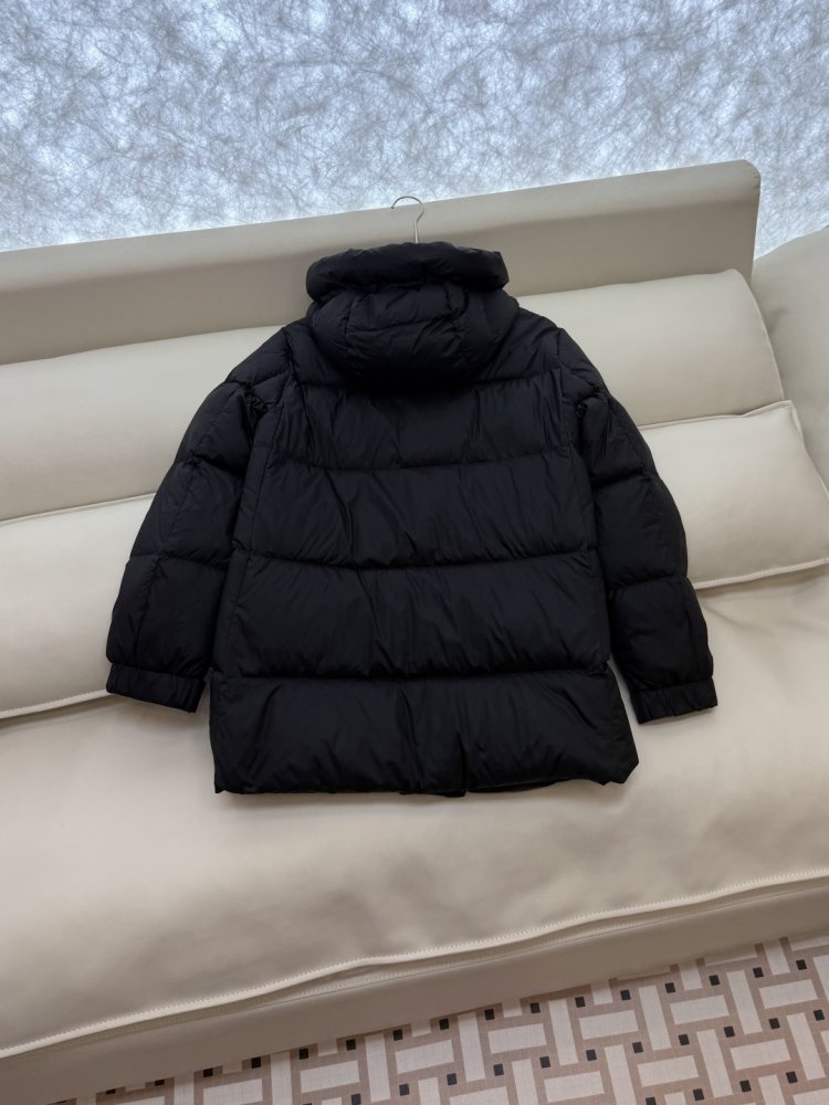 Приталенный пуховик средней длины на молнии фото 4