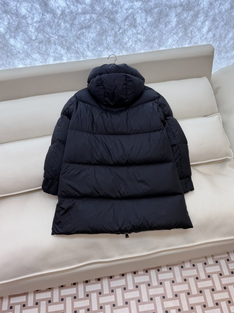 Приталенный пуховик средней длины на молнии фото 5
