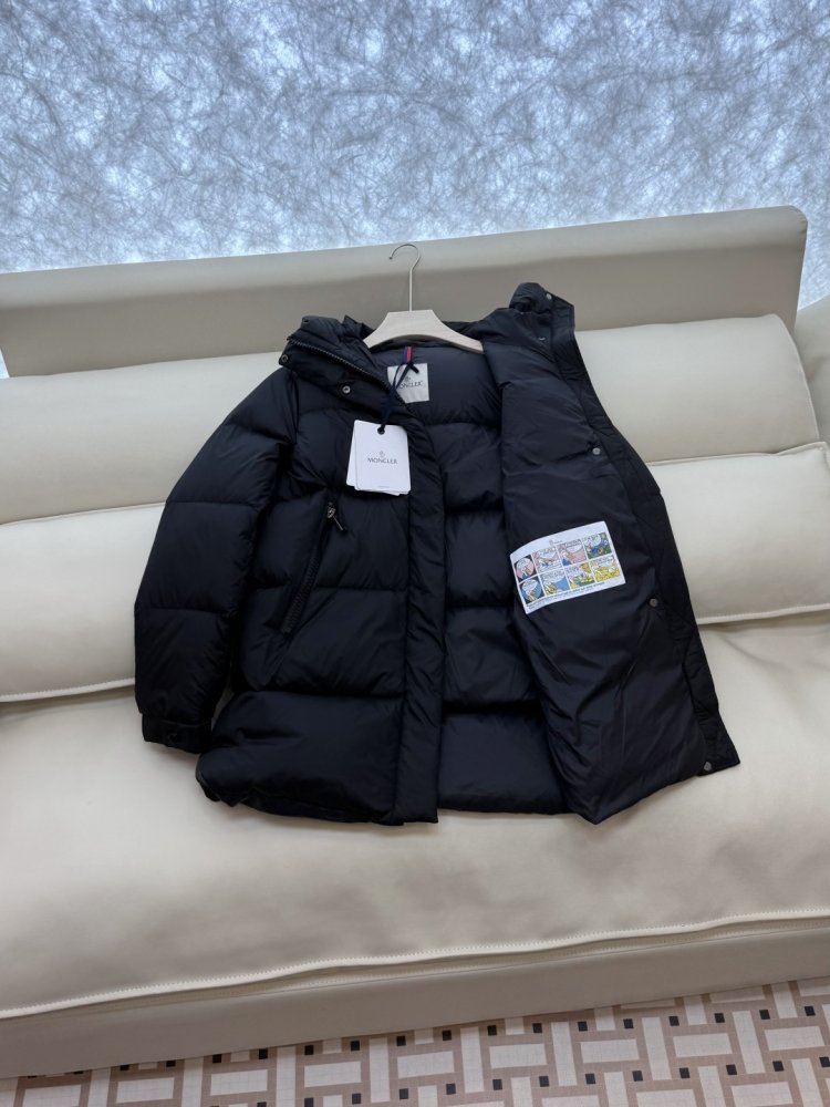 Приталенный пуховик средней длины на молнии фото 5