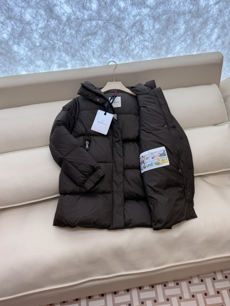 Приталенный пуховик средней длины на молнии фото 5