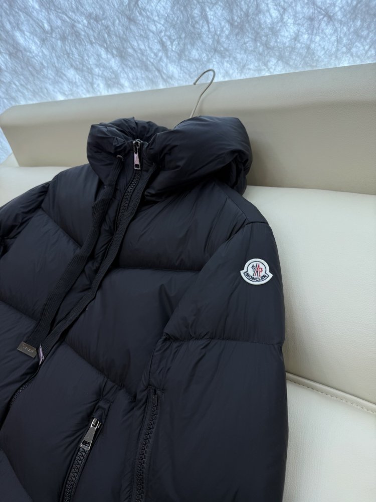 Приталенный пуховик средней длины на молнии фото 6