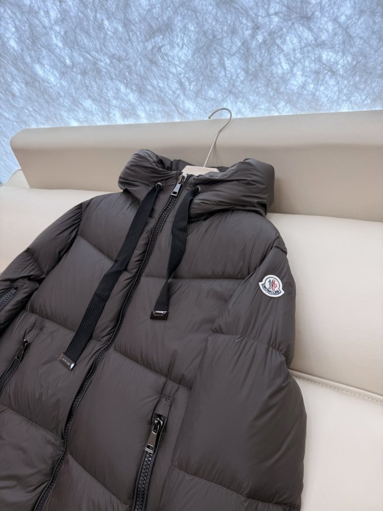 Приталенный пуховик средней длины на молнии фото 6