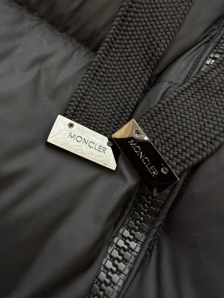 Приталенный пуховик средней длины на молнии фото 7