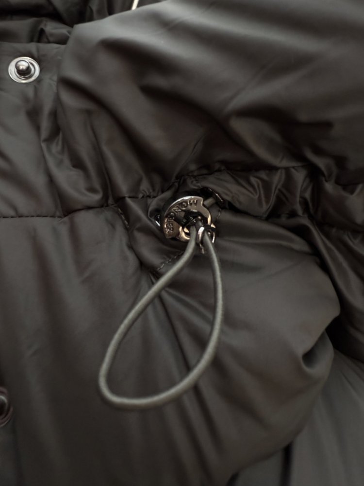 Приталенный пуховик средней длины на молнии фото 7