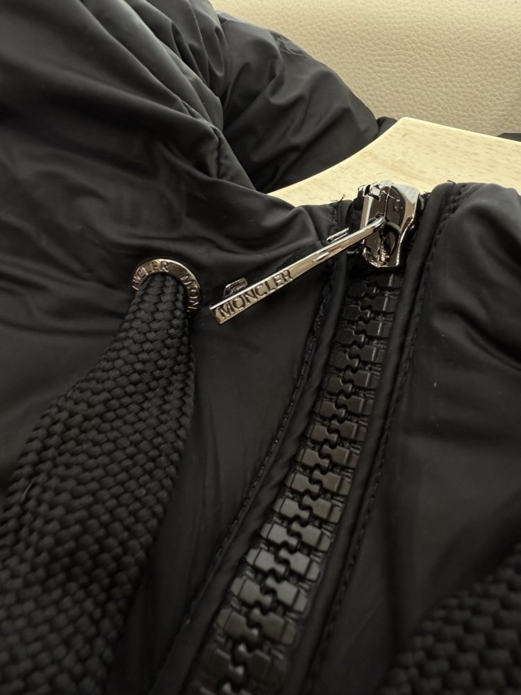 Приталенный пуховик средней длины на молнии фото 8