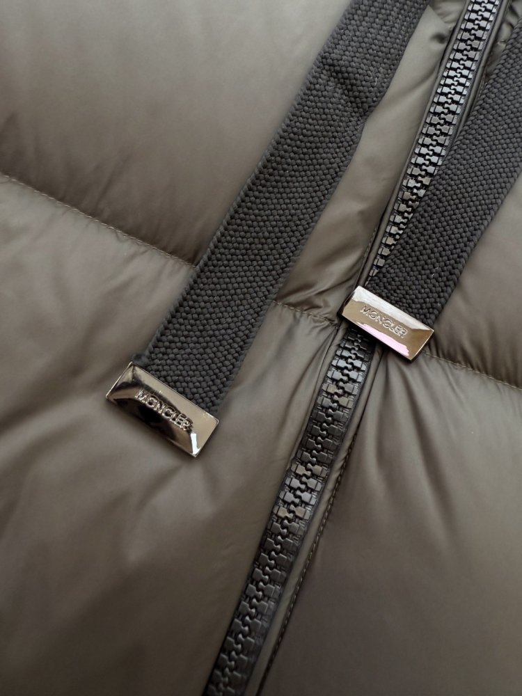 Приталенный пуховик средней длины на молнии фото 8