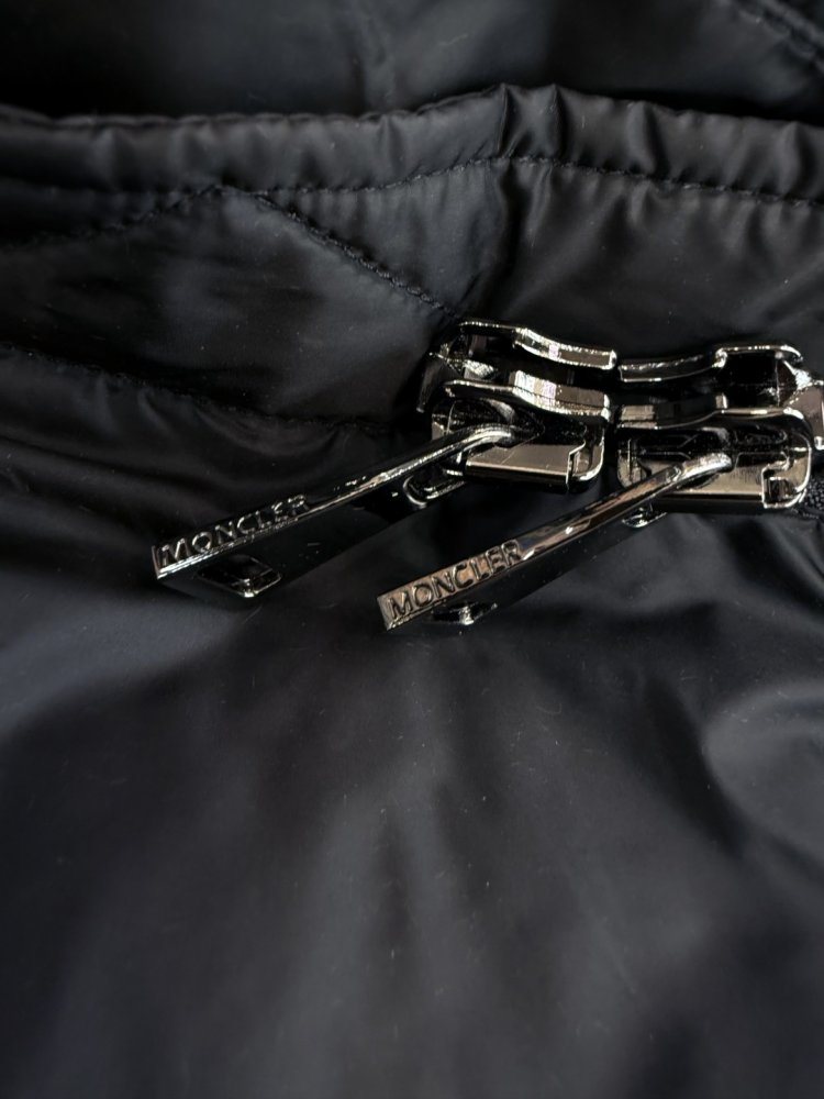 Приталенный пуховик средней длины на молнии фото 8