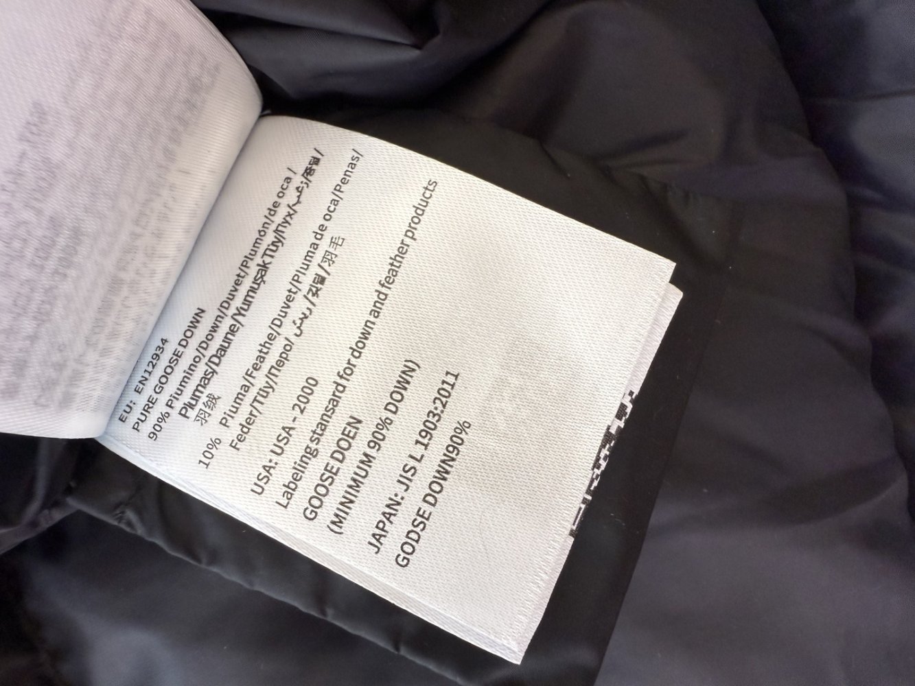 Приталенный пуховик средней длины на молнии фото 9