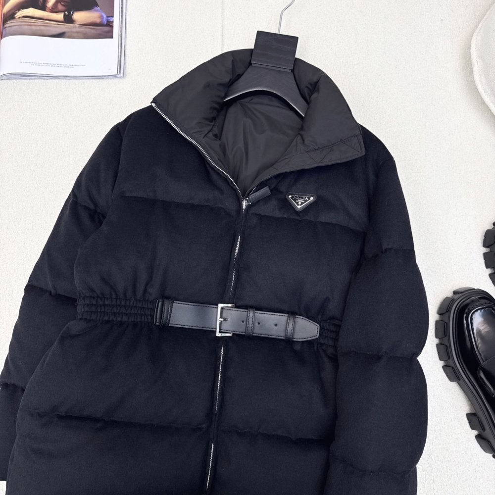 Приталеный женский пуховик с поясом фото 3