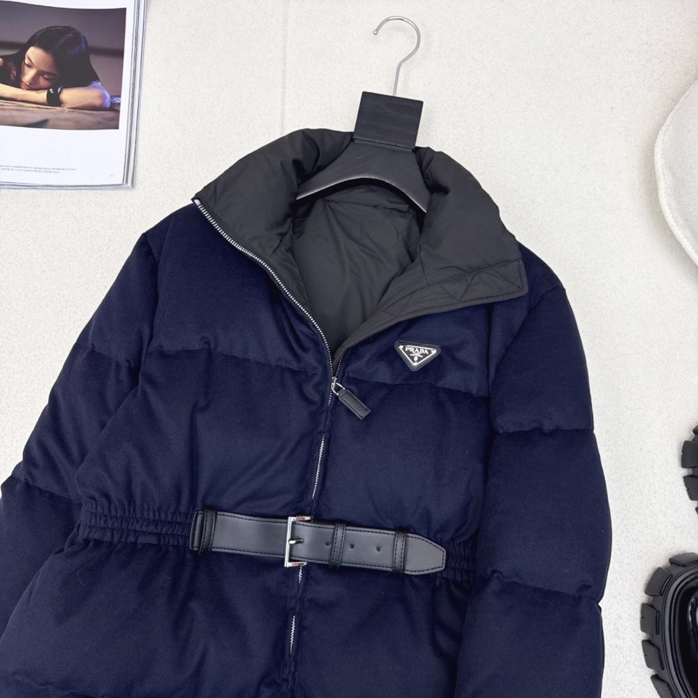 Приталеный жіночий пуховик з поясом фото 6