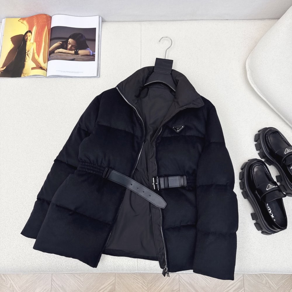 Приталеный женский пуховик с поясом фото 6