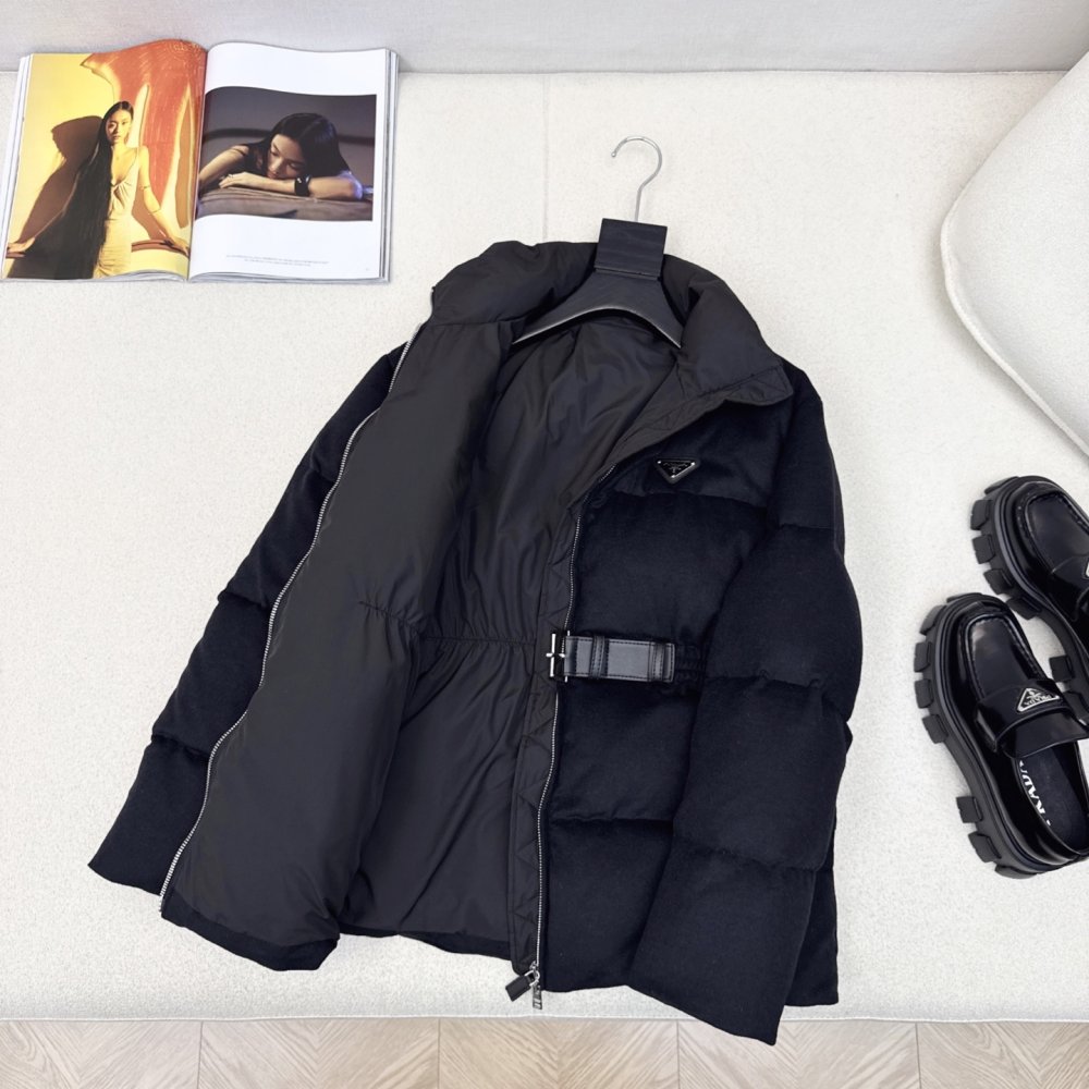 Приталеный женский пуховик с поясом фото 7