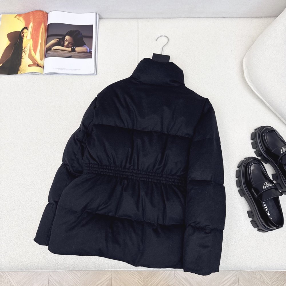 Приталеный женский пуховик с поясом фото 8