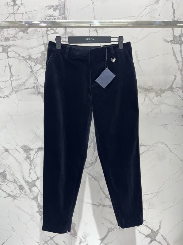 Direct pants of velvet