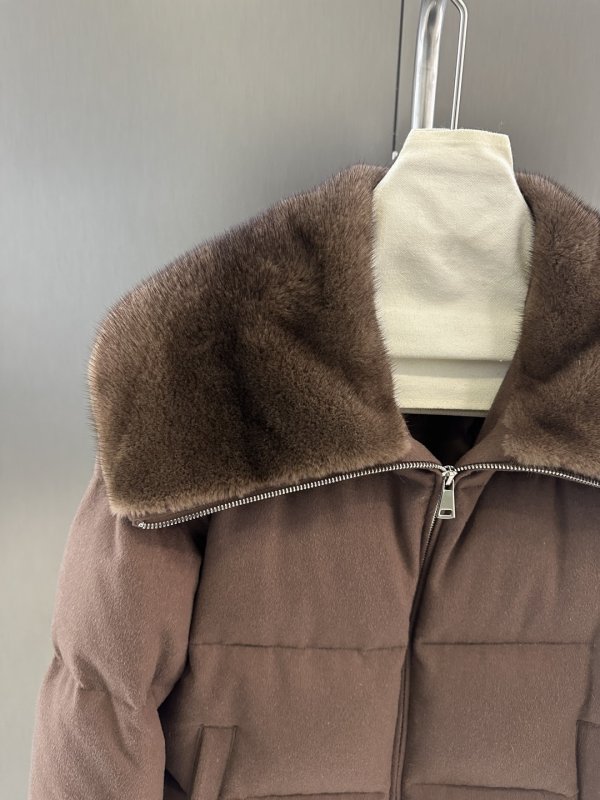 Пуховая куртка из гусиного пуха с воротником из норки фото 2