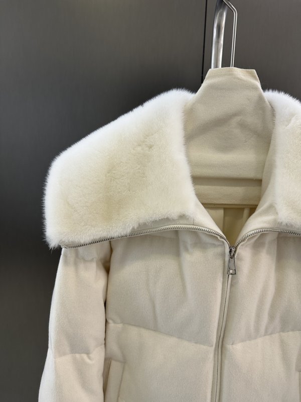 Пуховая куртка из гусиного пуха с воротником из норки фото 2