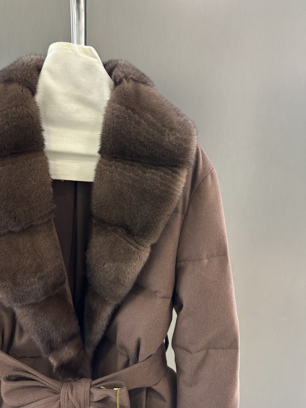 Пуховая куртка из гусиного пуха с воротником из норки фото 3