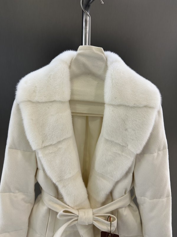 Пуховая куртка из гусиного пуха с воротником из норки фото 3