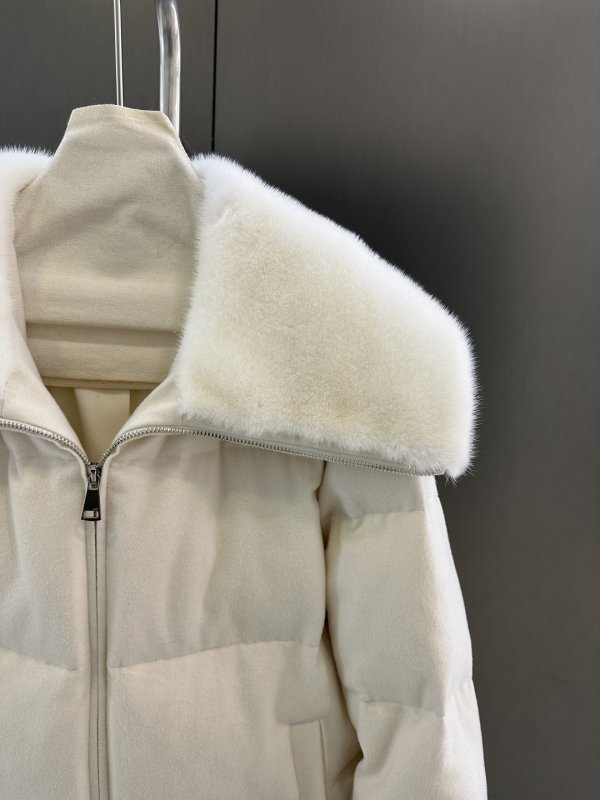 Пуховая куртка из гусиного пуха с воротником из норки фото 3