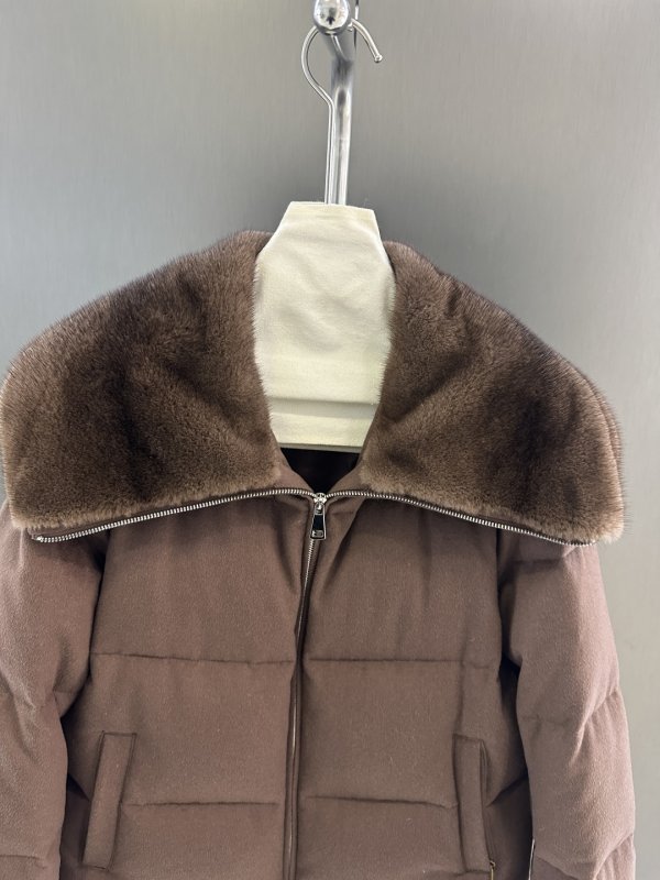 Пуховая куртка из гусиного пуха с воротником из норки фото 4