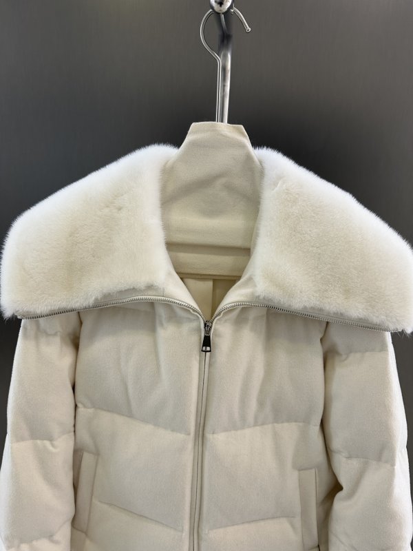 Пуховая куртка из гусиного пуха с воротником из норки фото 4