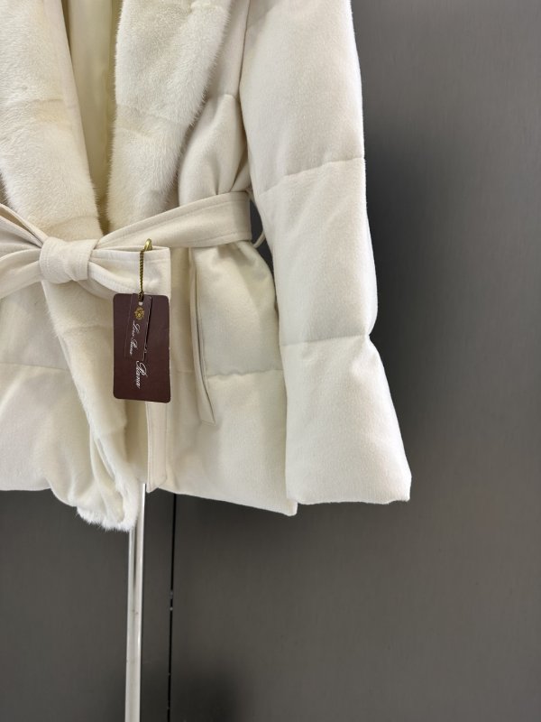 Пуховая куртка из гусиного пуха с воротником из норки фото 5